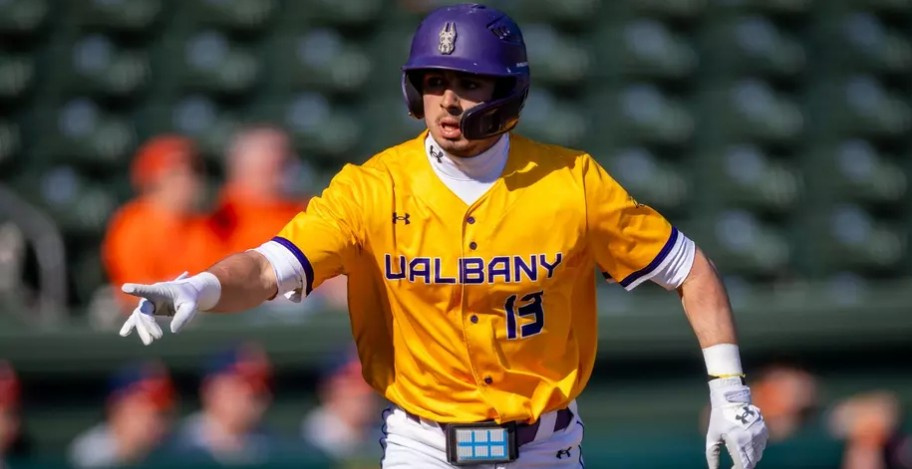 Baseball Falls to Illinois After Six-Run Rally